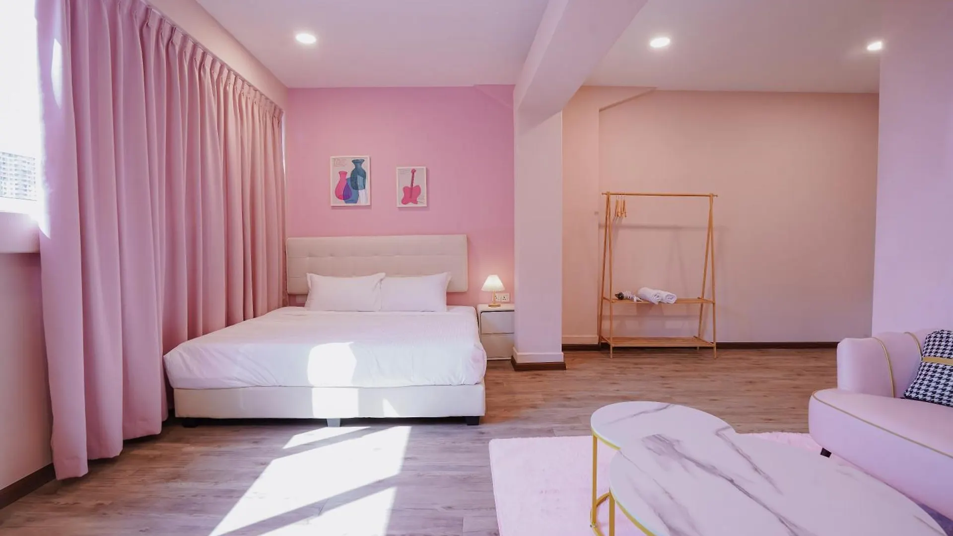 אכסניה ג'ורג' טאון Pink Cabana Hotel