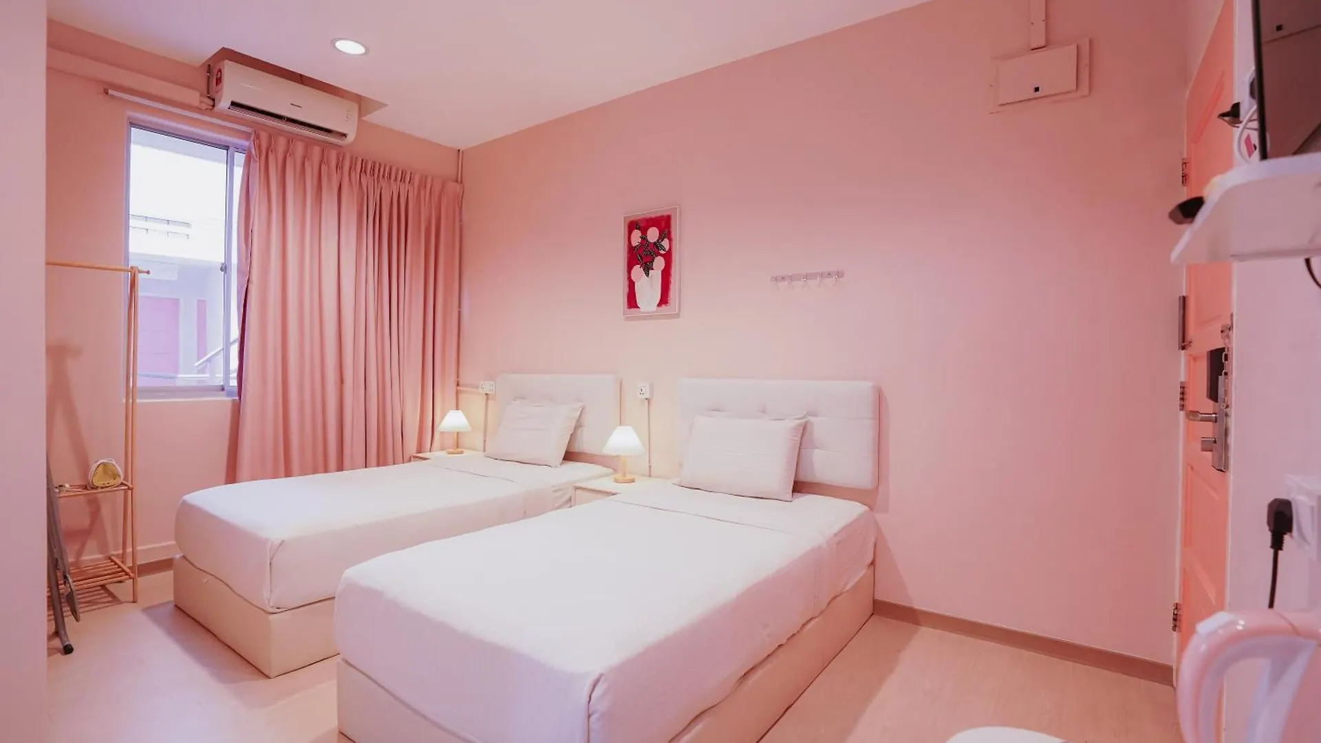 ג'ורג' טאון Pink Cabana Hotel 0*, ג'ורג' טאון