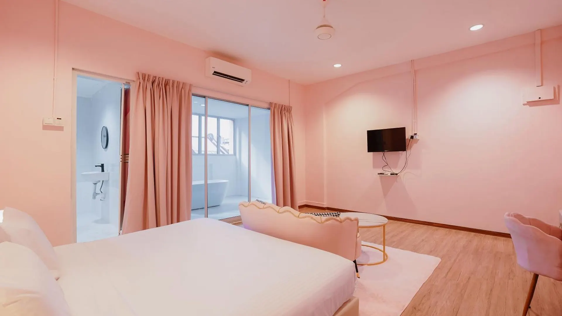 ג'ורג' טאון Pink Cabana Hotel מלזיה